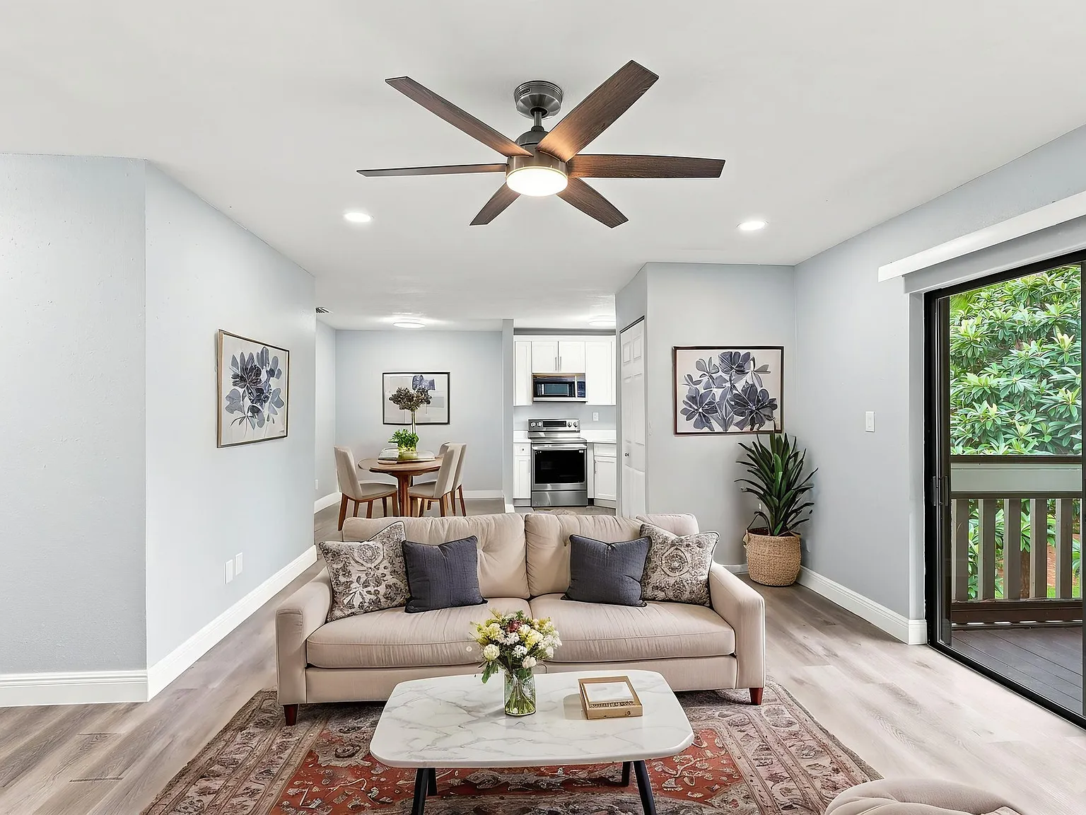 2 bed, 1000 sqft, $1,800 — Photo 2