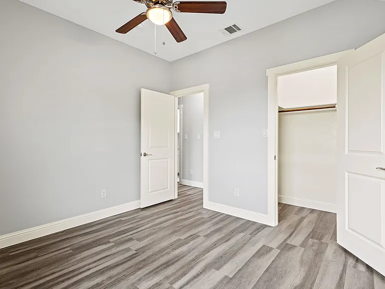 2308 Bloomfield Dr — Photo 20