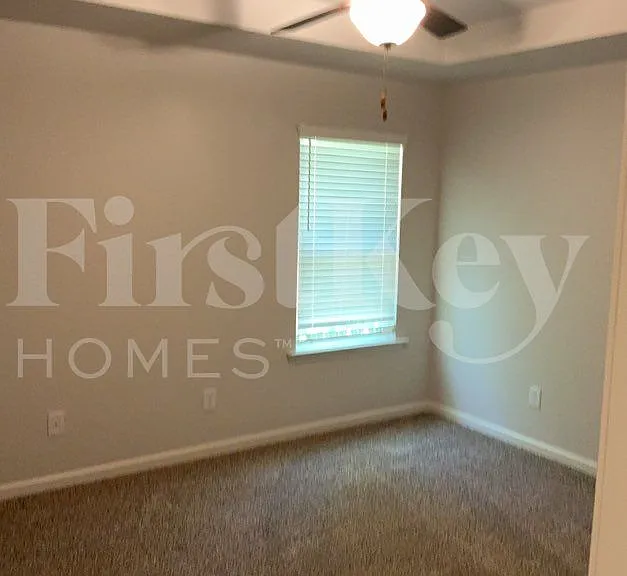 165 Tulip Dr — Photo 9