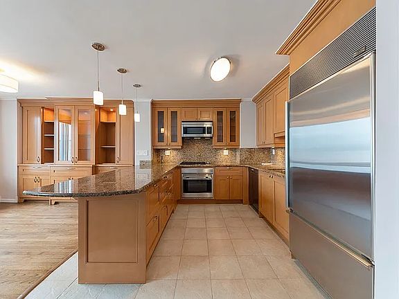 3rd image of 61 W 62nd St #16MN
