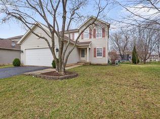 75 Woodland Park Cir, Gilberts, IL 60136