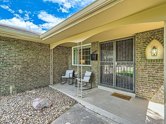 3rd image of 5891 W Green Meadows Pl
