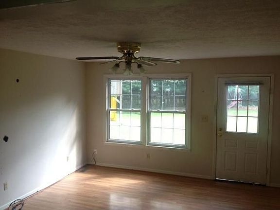 3rd image of 158 Pat Ln