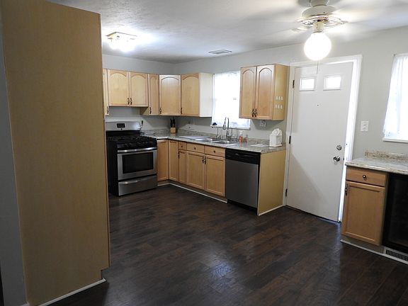 4th image of 1308 Laurel Dr