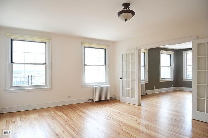 1st image of 300 W 11th St