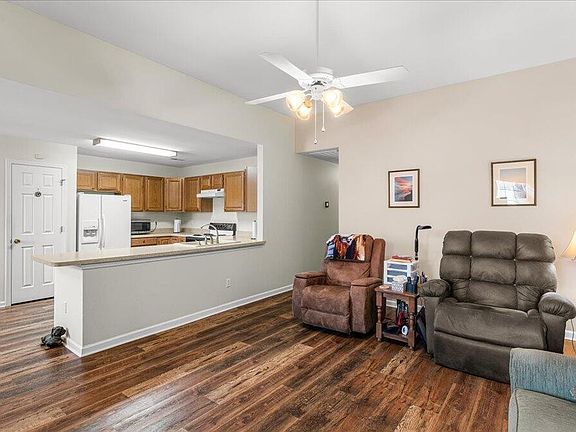 5th image of 10016 Bellflower Way