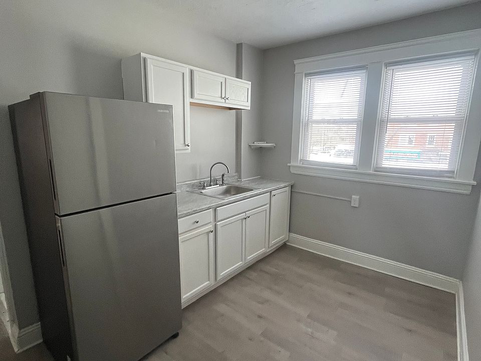 1st image of 266 Adelaide Ave #6