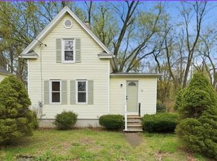 39 Kings Ln, Springfield, MA 01109