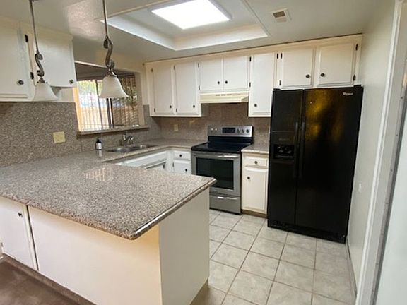 3rd image of 9412 Squire Ln