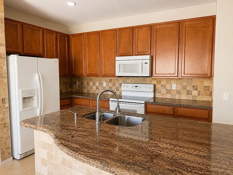 2562 W Alta Vista Rd — Photo 3