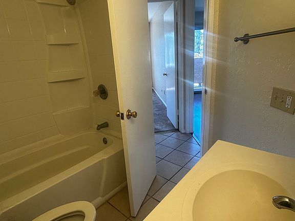 3rd image of 2449 Hyperion Ave #Fadd467e3