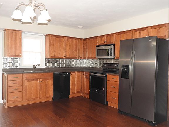 3rd image of 214 Stonebridge Dr