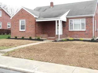 713 Oak St, Akron, PA 17501