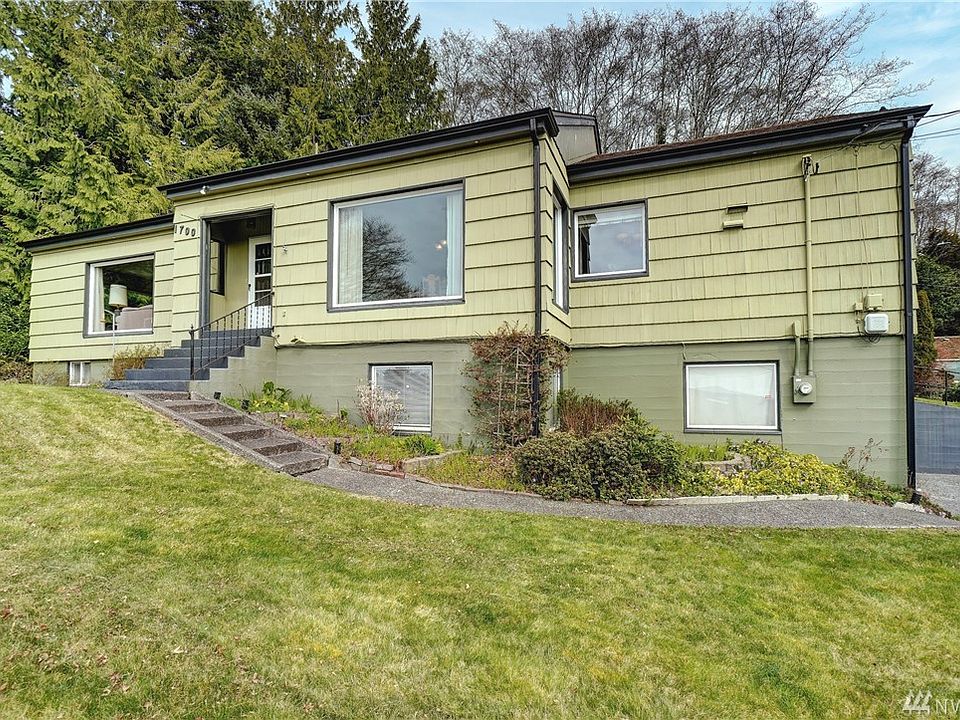 Welcome to this spacious home with 5 bedrooms, 1.75 baths in the lovely community of Aberdeen.