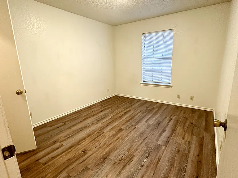 924 W Chestnut St #5 — Photo 13