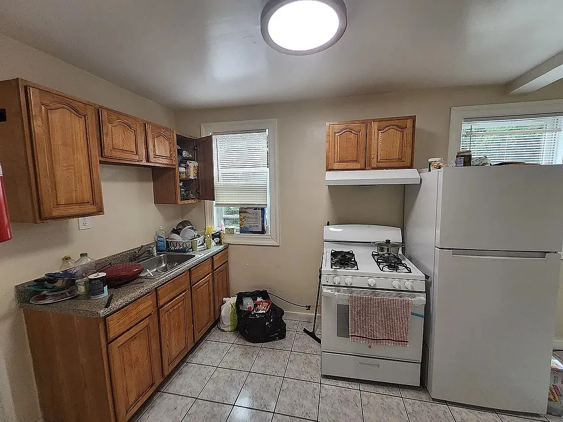 16 Hamilton Ave — Photo 3