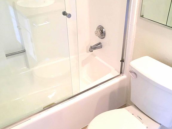4th image of 22859 Del Valle St #3270
