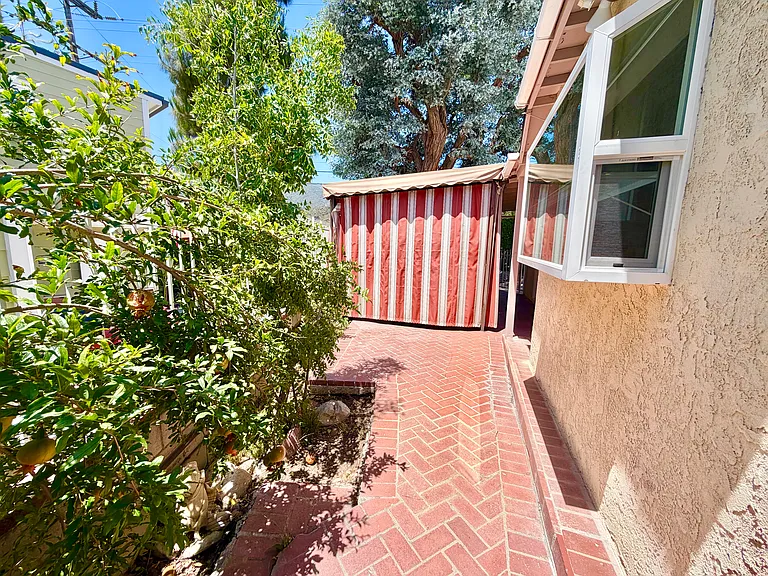 3774 La Crescenta Ave — Photo 33