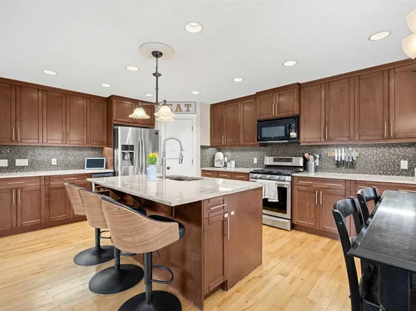 164 W Lakeview Cir, Chestermere, AB T1X 1H7