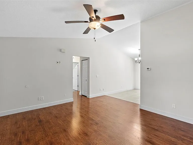 723 Pent St — Photo 6