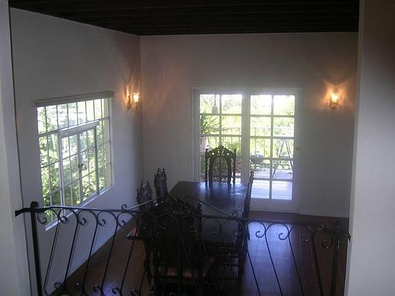 ?	Dramatic Large Formal Sunken Dining Room.