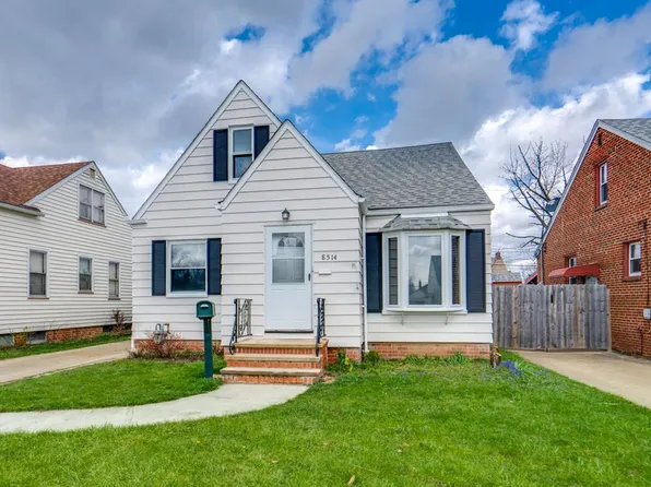 8514 Deerfield Dr, Parma, OH 44129