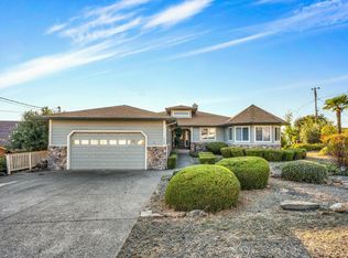 19249 Stonegate Rd, Hidden Valley Lake, CA 95467