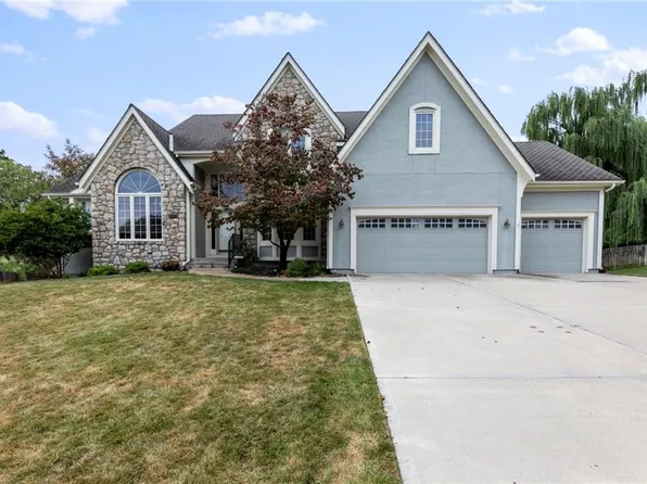 9019 W 139th Ter, Overland Park, KS 66221