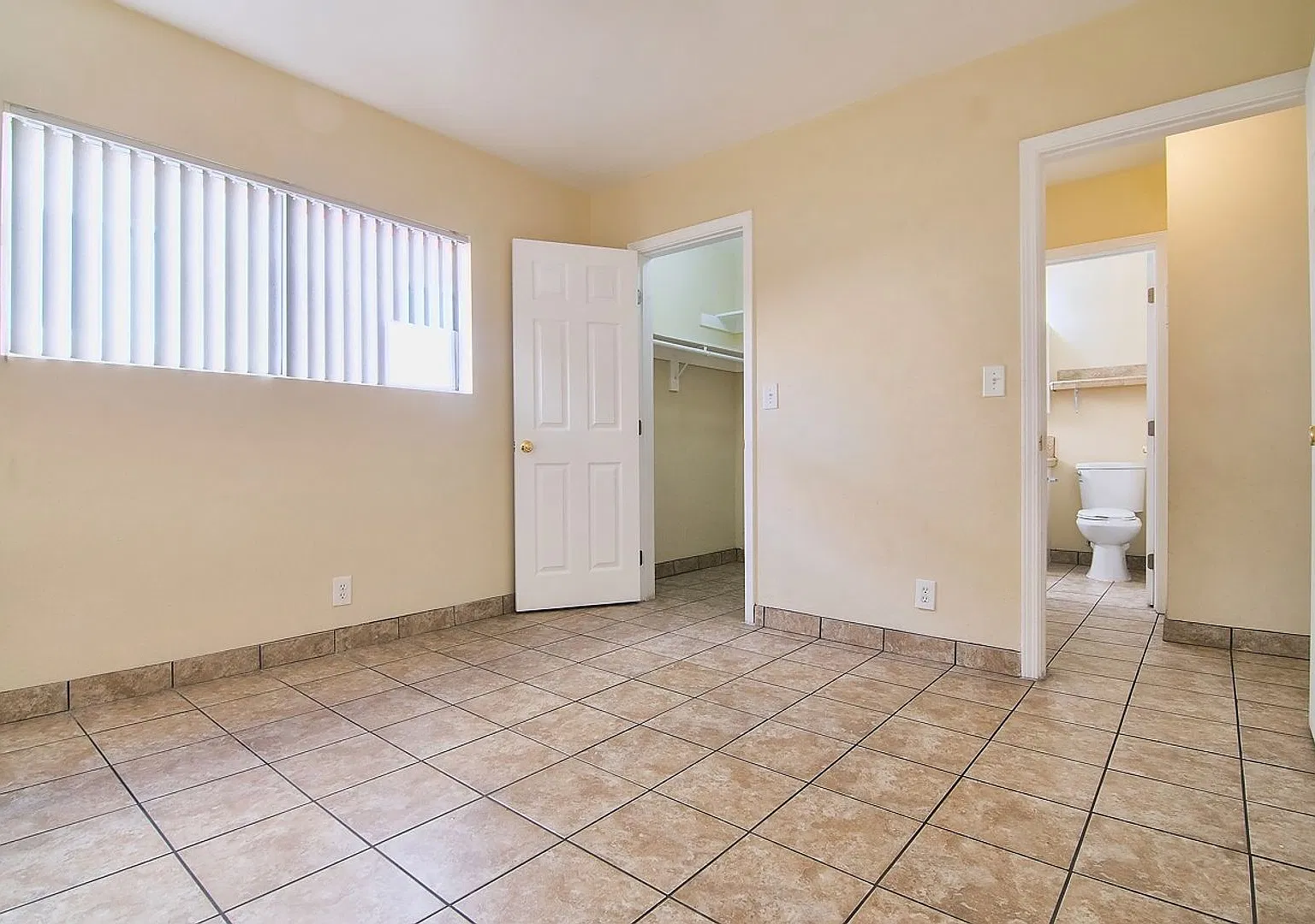 20414 Cohasset St — Photo 2