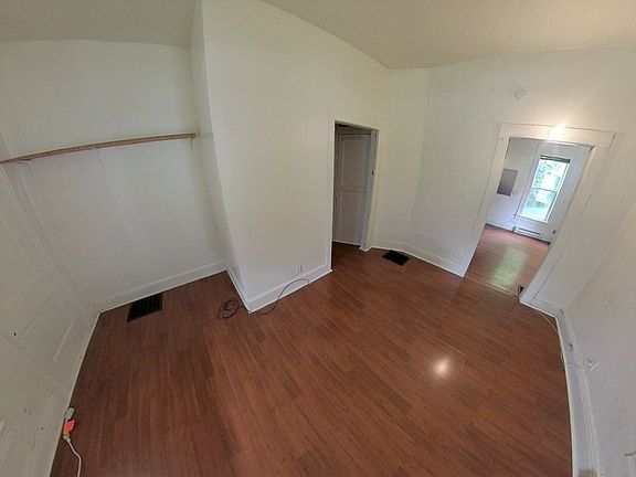 3rd image of 614 S Lincoln St #1