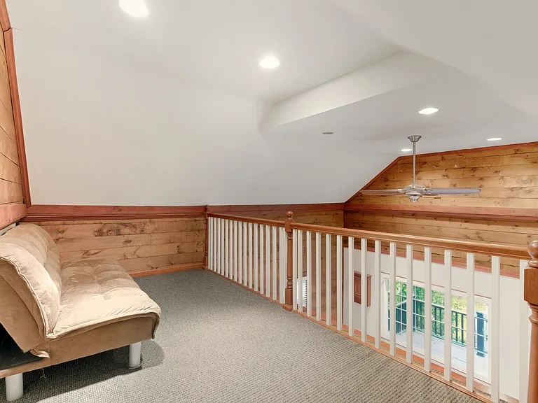 327 W Neck Rd — Photo 20