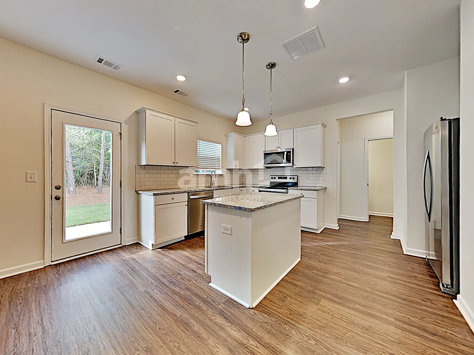 4 bed, 2.5 bath, 1941 sqft, $2,185 — Photo 4