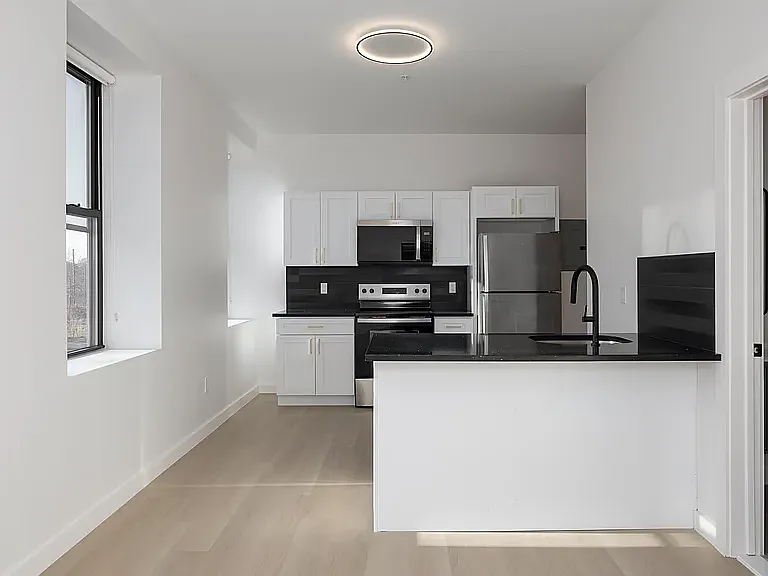 Oasis Apartments — Photo 10