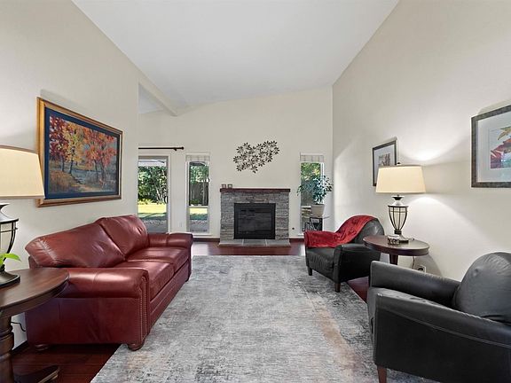3rd image of 8355 Carrick Ct