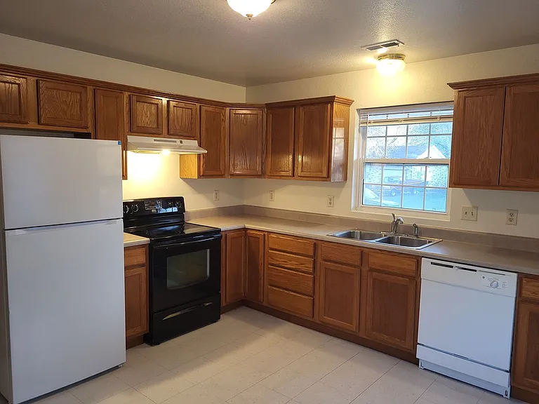 110 Sage St — Photo 1