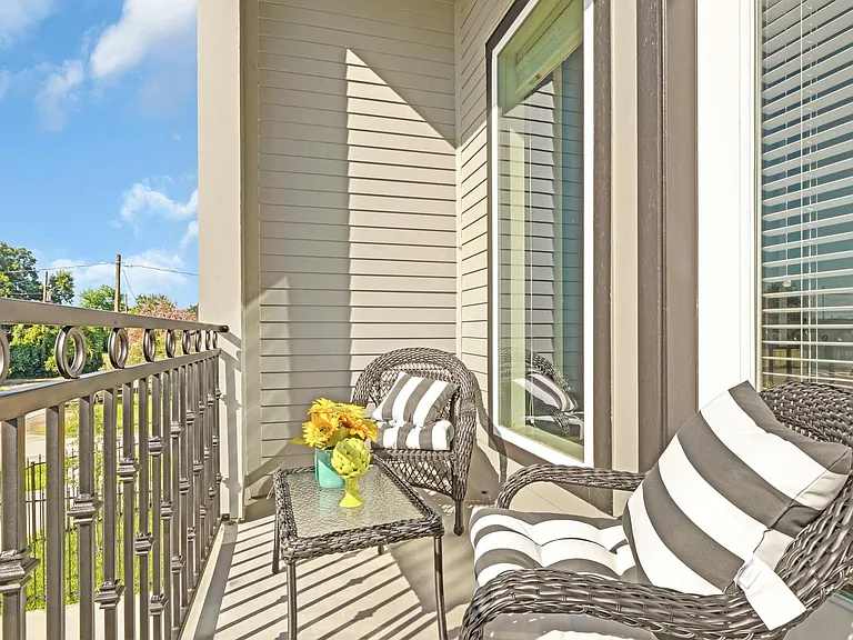 2712 Nagle St — Photo 41