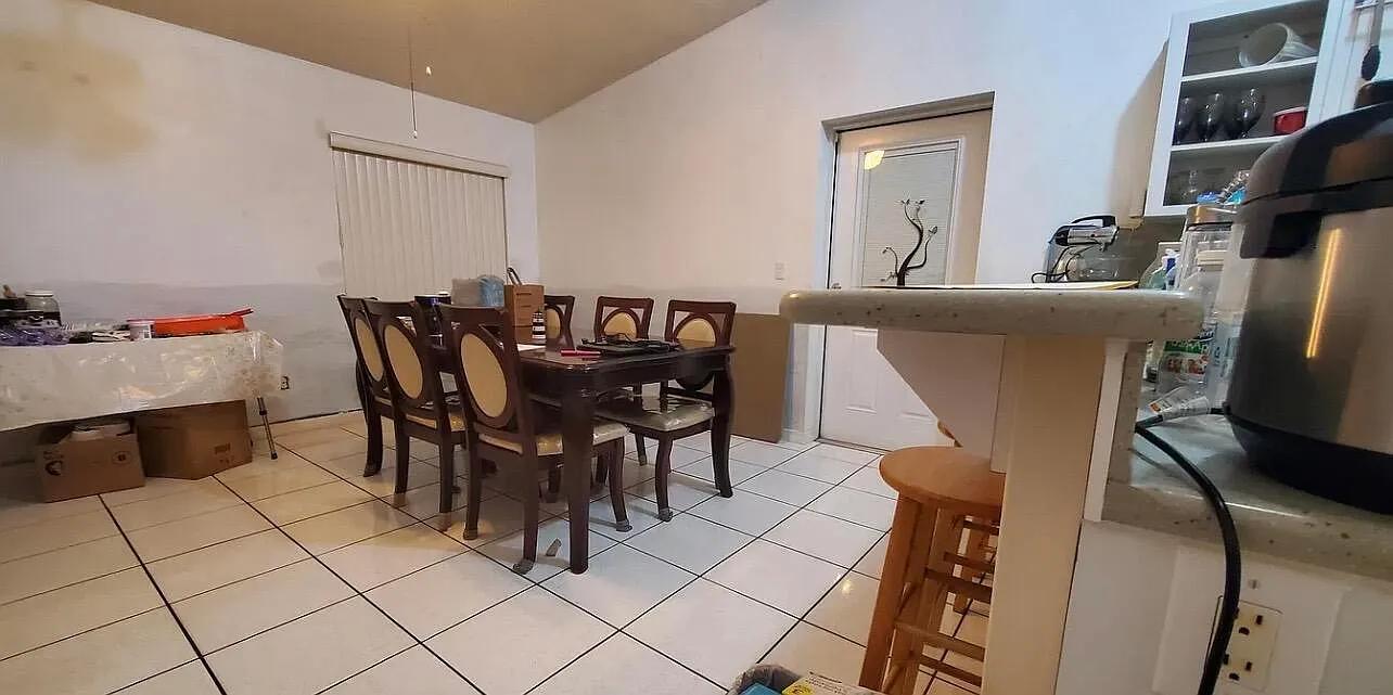 4 bed, 2.0 bath, 2388 sqft, $2,700 — Photo 2