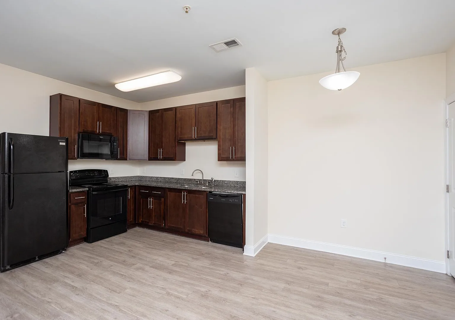 2 Bedroom, 2 Bath Apartment for Rent — Photo 3