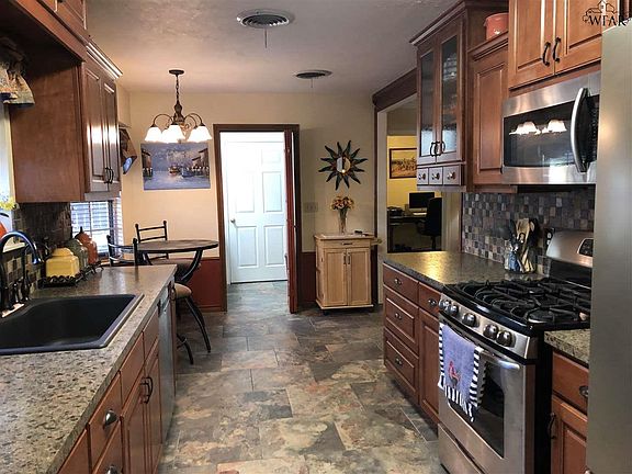 5th image of 4300 Prince Edward Dr