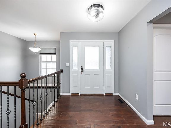 3rd image of 1444 Victoria Square Ct