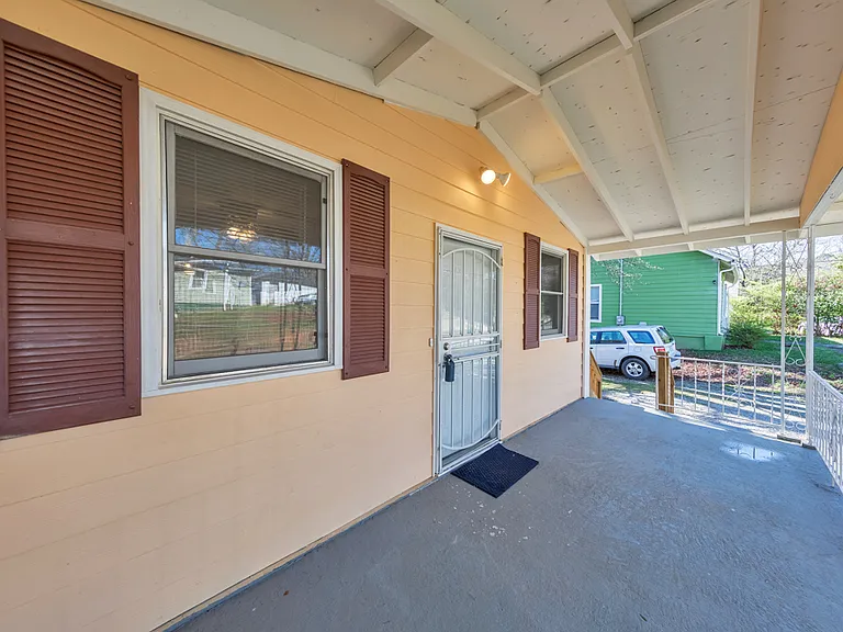 1776 Spring Ave — Photo 3