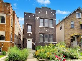 3313 N Kenneth Ave, Chicago, IL