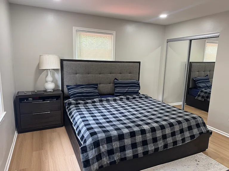 1650 La Salle Ave — Photo 10