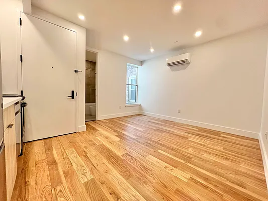 Rented by ERNY LLC | media 4