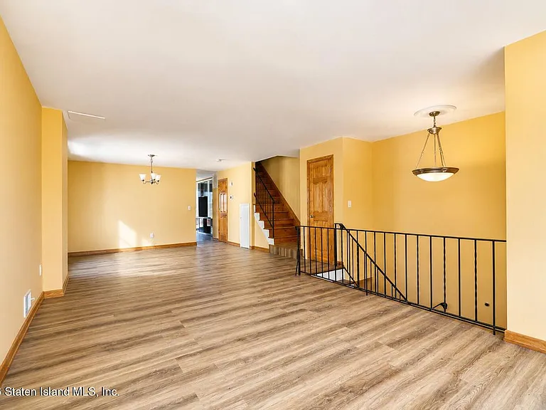 43 Cherrywood Ct — Photo 2