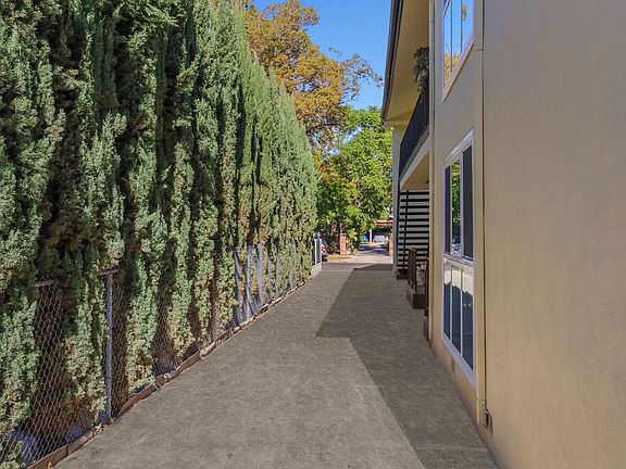 4th image of 3512 La Clede Ave #101