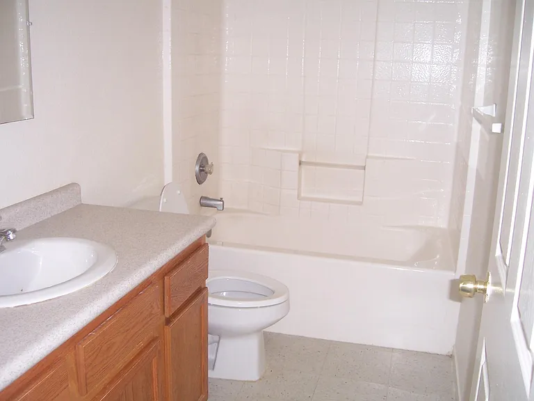 213 E College Ave — Photo 8