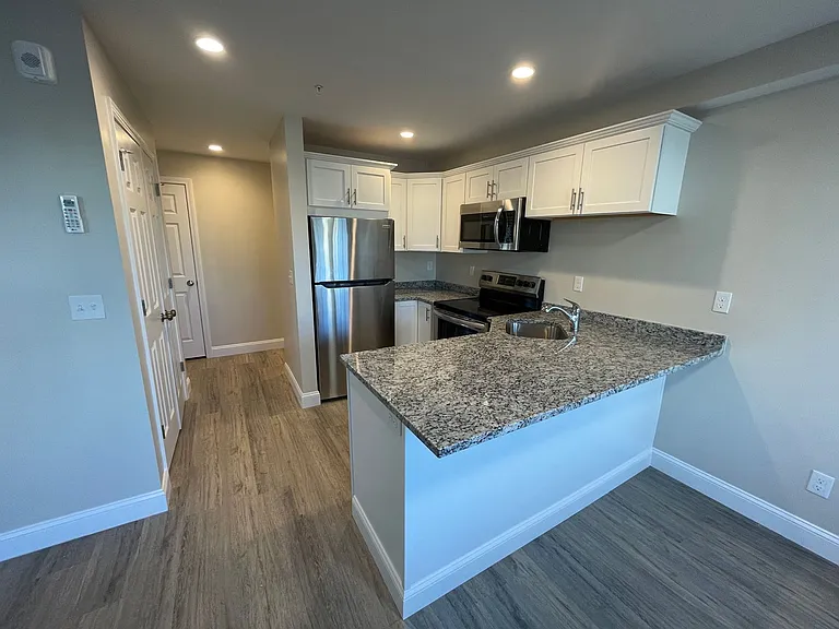 129 Kenoza Ave — Photo 1