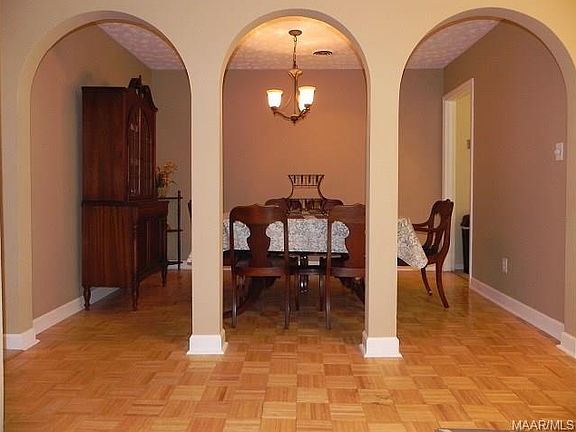 5th image of 4427 N Slauson Cir