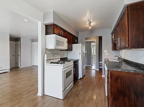 4th image of 6530 W 94th Pl APT 3A